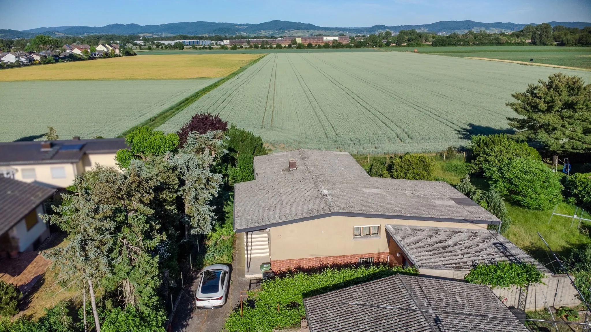 Weitere Drohnenansicht des Einfamilienhauses in Einhausen