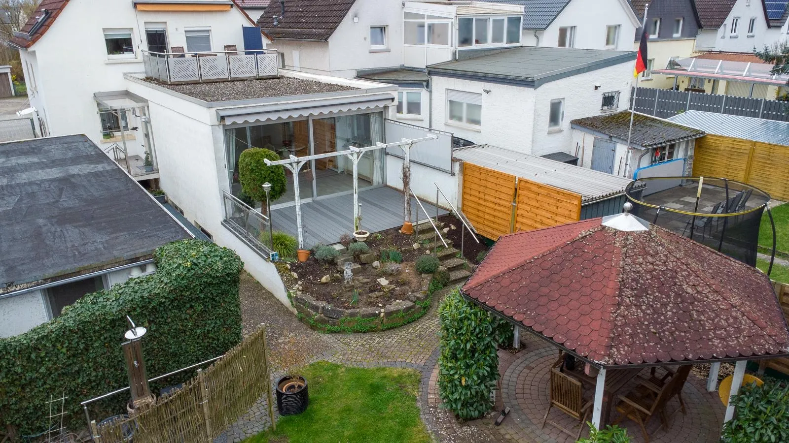 Weitere Luftaufnahme des Wohnhauses und Grundstücks in Darmstadt-Eberstadt